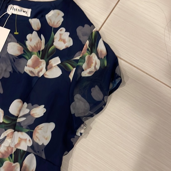 Flycurvy NWT Maxi lined Dress in a beautiful Navy colorful Print. - Picture 9 of 11